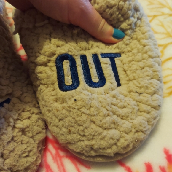 Men's Fuzzy Slippers size 9/10 with “Chill Out” 😎 - Picture 3 of 7